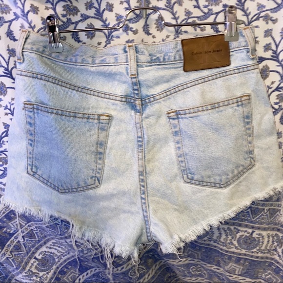 Light wash denim shorts - Picture 2 of 2